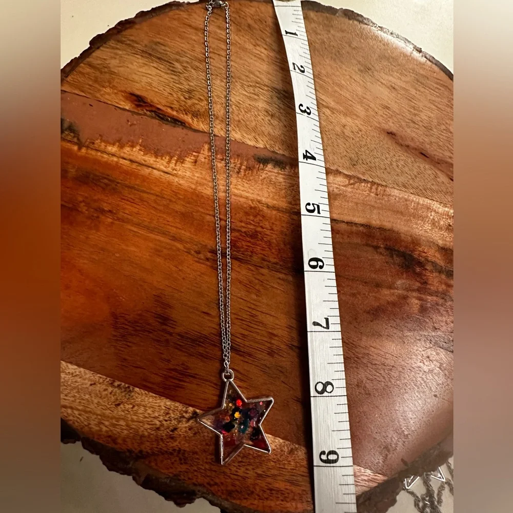 Taylor Swift The Eras tour confetti star necklace with glitter - Picture 6 of 9